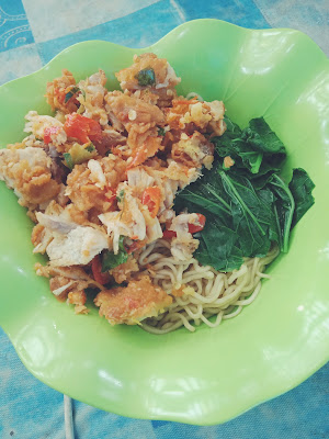 Ayam Penyet & Mie Ayam Bandung