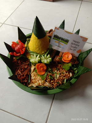 Kedai bintang semarang " Special tumpeng dan nasi kotak"