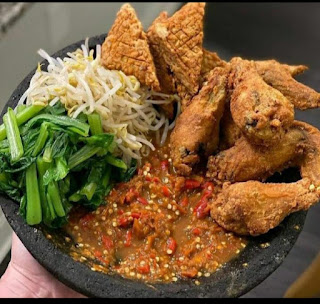 Penyetan Dua Putri Arlinda,Bangetayu