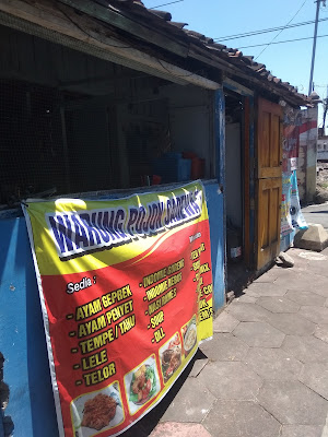 Warung Makan Bu Sri Pojok Rel